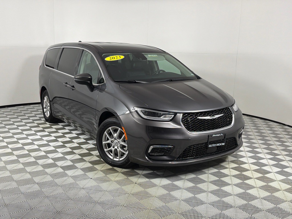 2023 Chrysler Pacifica Image 2