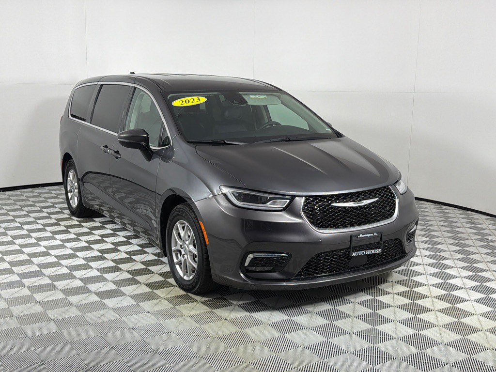 2023 Chrysler Pacifica Image 3