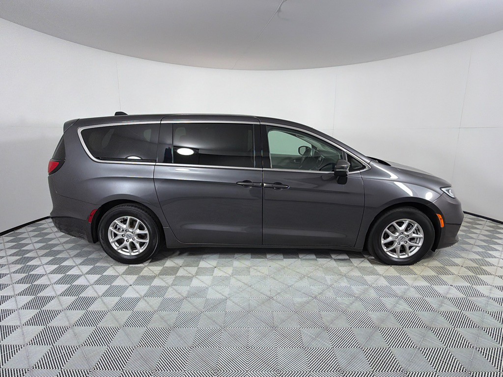 2023 Chrysler Pacifica Image 4