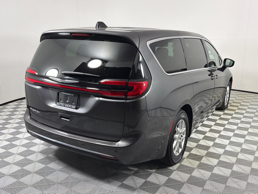 2023 Chrysler Pacifica Image 5