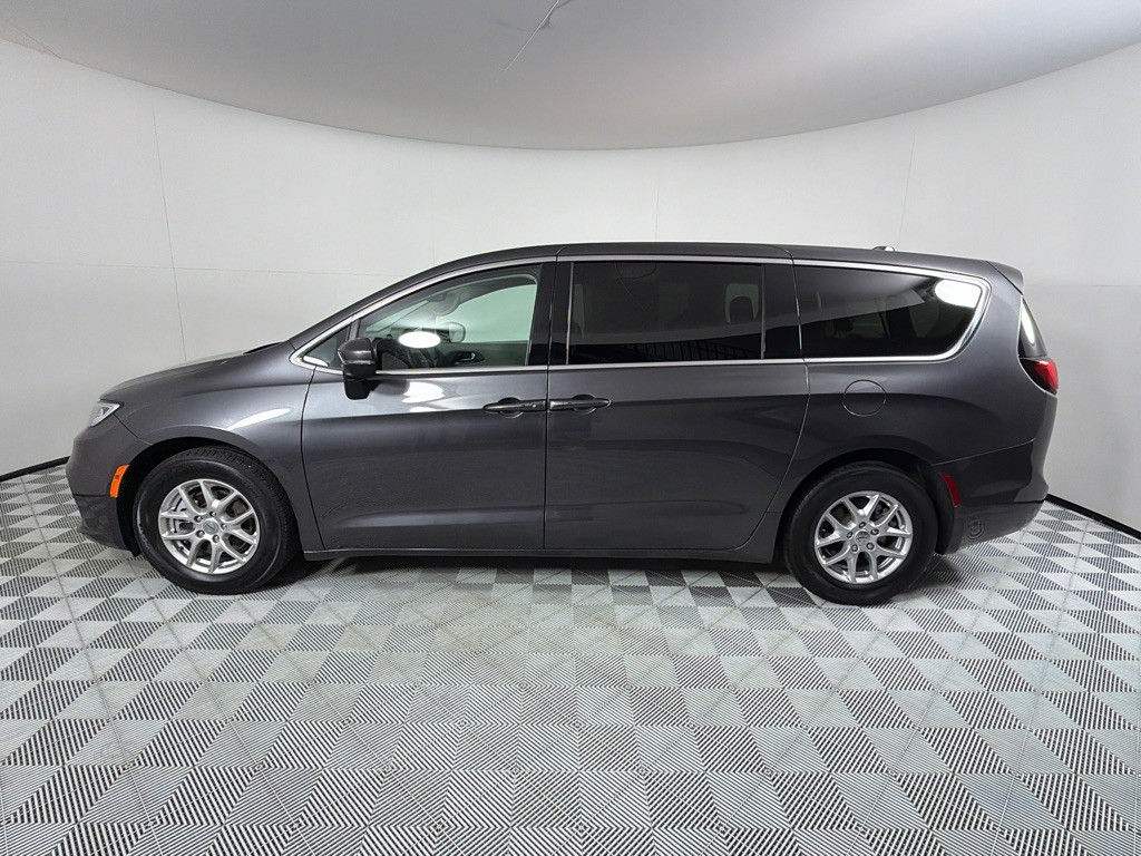 2023 Chrysler Pacifica Image 8