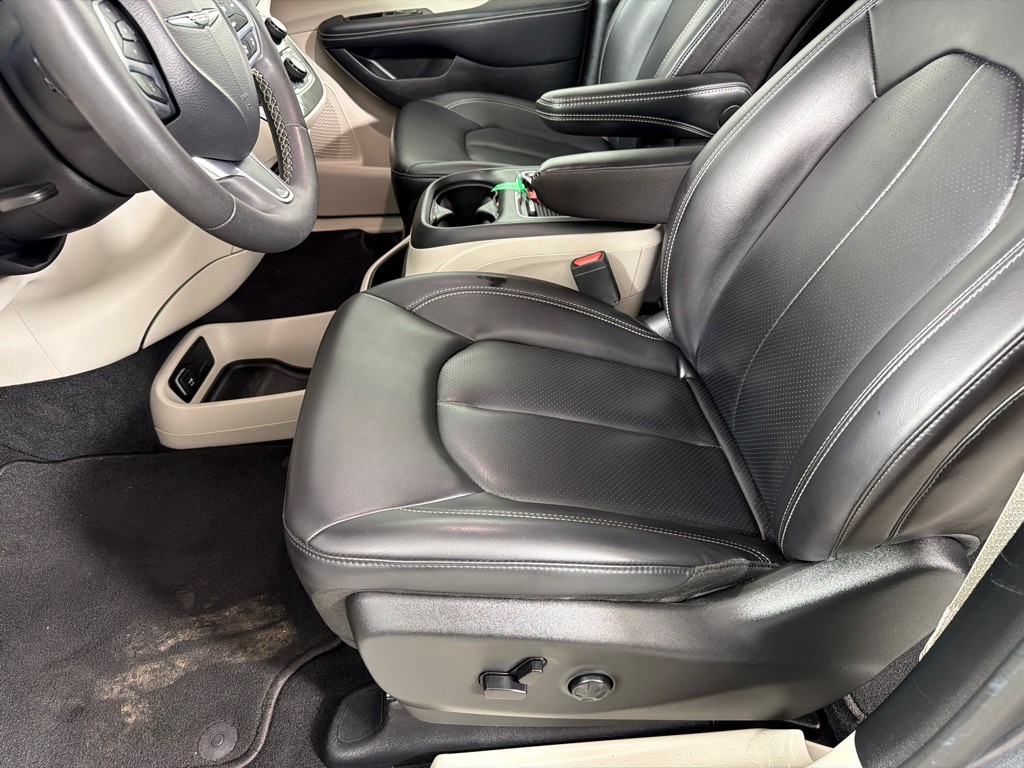 2023 Chrysler Pacifica Image 12