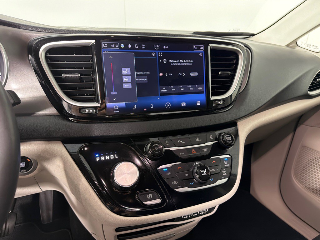2023 Chrysler Pacifica Image 16