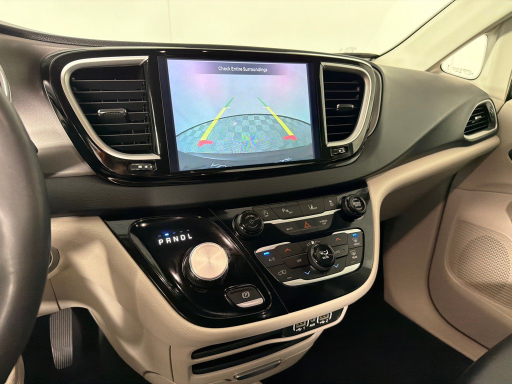 2023 Chrysler Pacifica Image 17