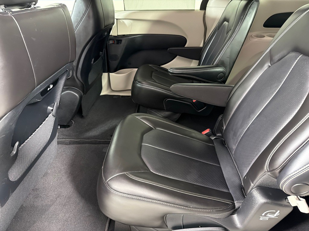 2023 Chrysler Pacifica Image 18