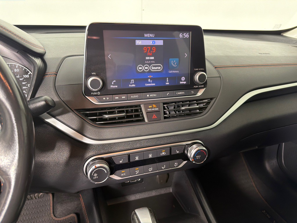 2022 Nissan Altima Image 16