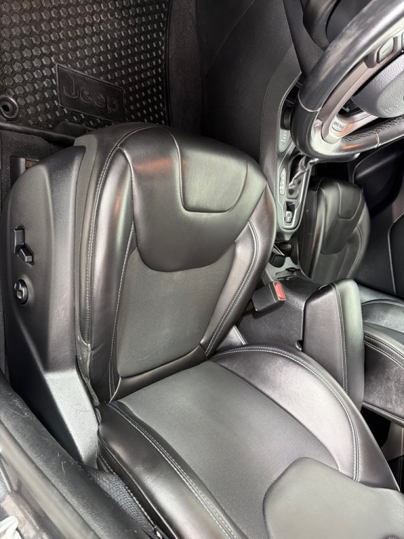 2019 Jeep Cherokee Image 12