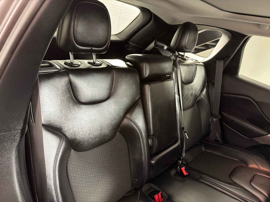 2019 Jeep Cherokee Image 24