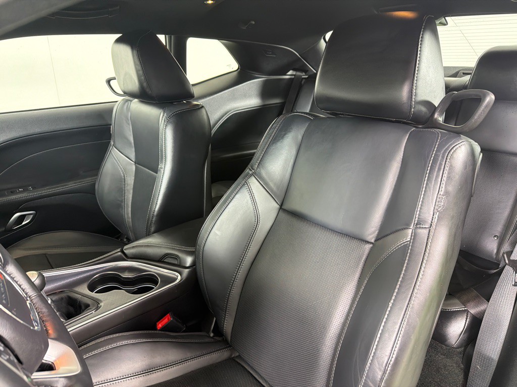 2015 Dodge Challenger Image 13