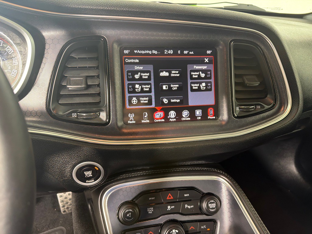 2015 Dodge Challenger Image 16