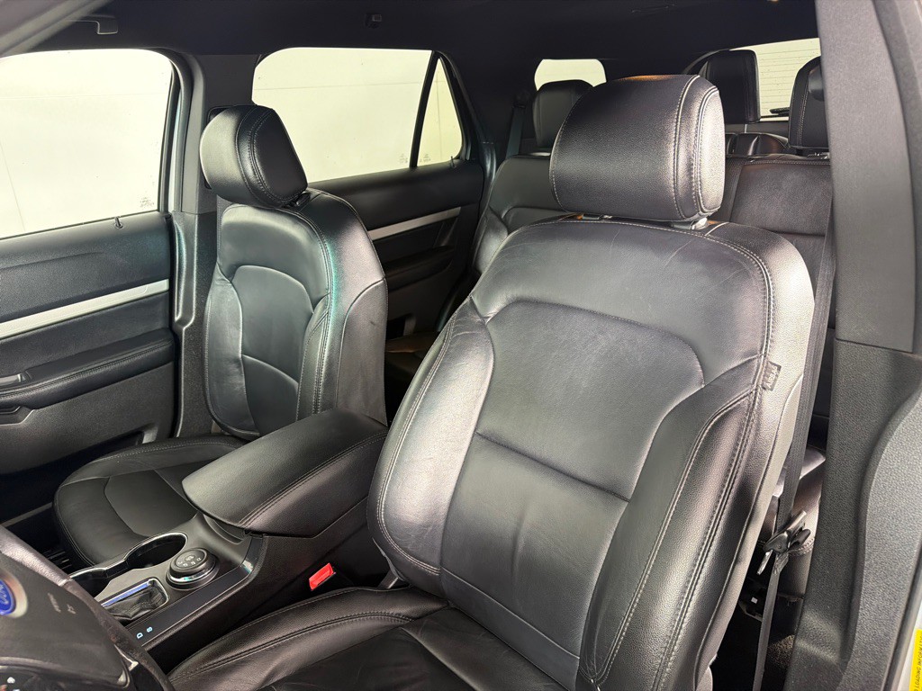 2016 Ford Explorer Image 12