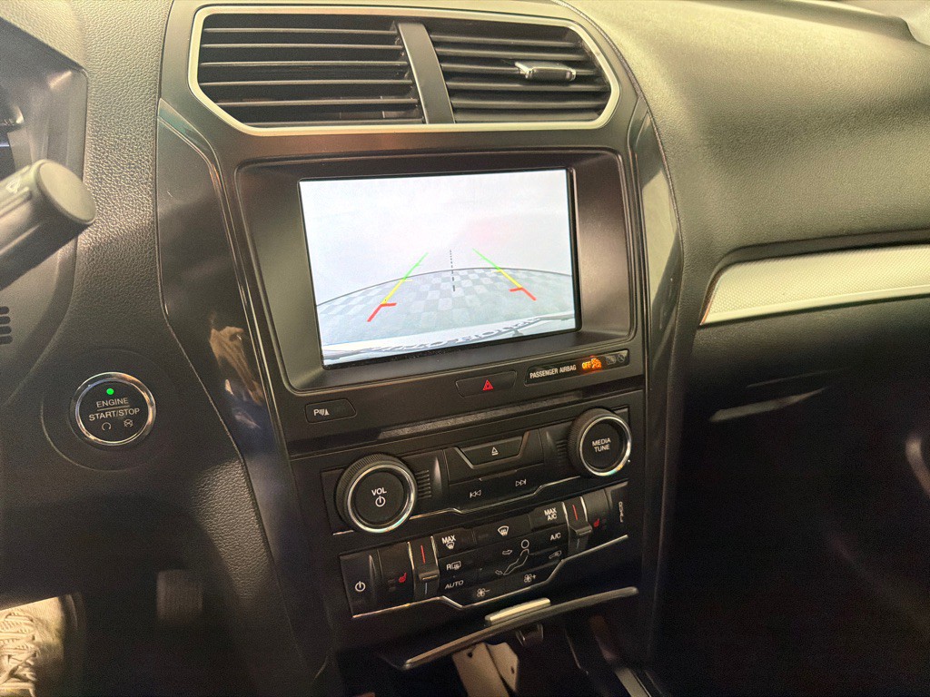 2016 Ford Explorer Image 16