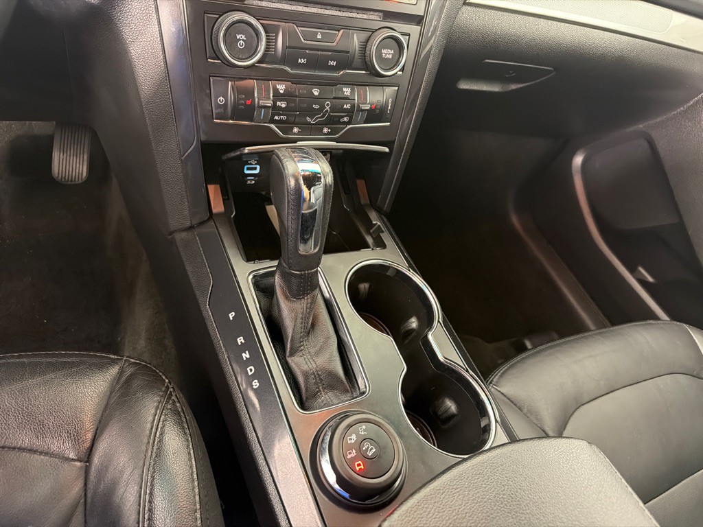 2016 Ford Explorer Image 17