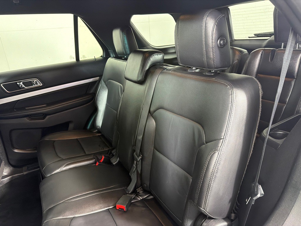 2016 Ford Explorer Image 19