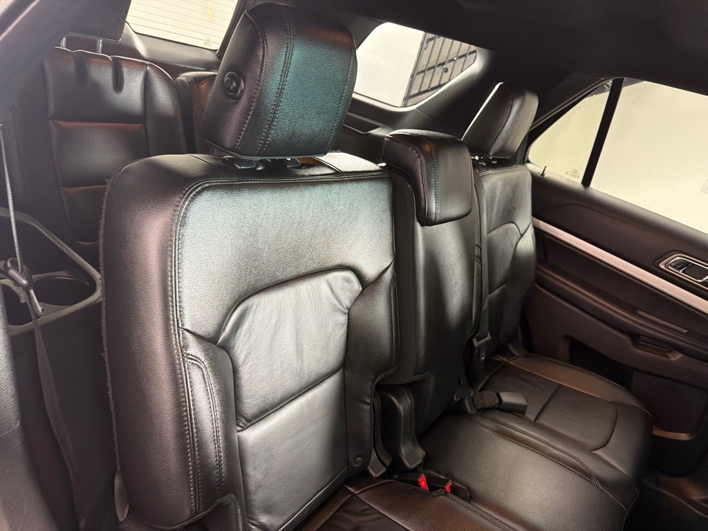 2016 Ford Explorer Image 23
