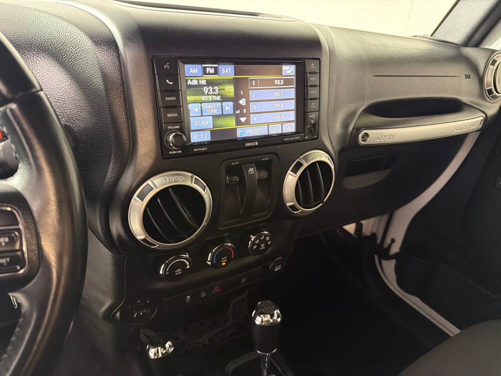 2017 Jeep Wrangler Image 15