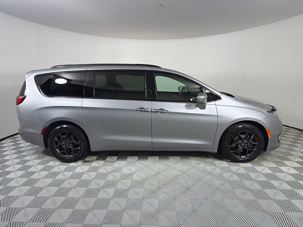 2018 Chrysler Pacifica Image 4