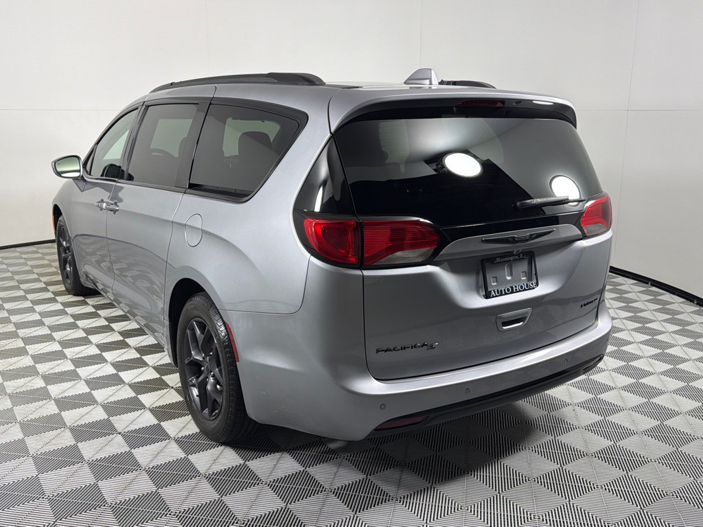 2018 Chrysler Pacifica Image 7