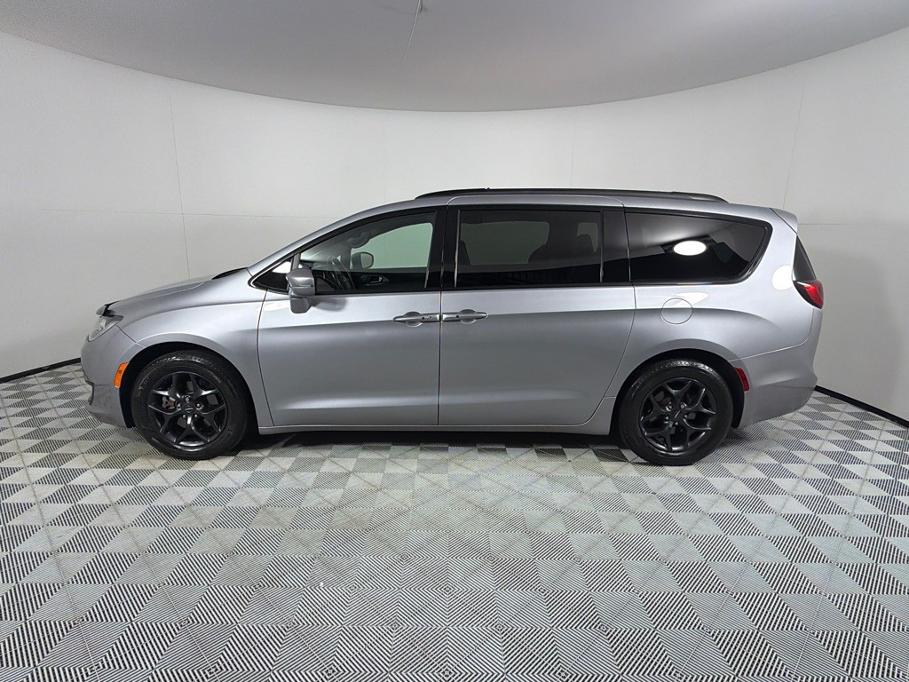 2018 Chrysler Pacifica Image 8