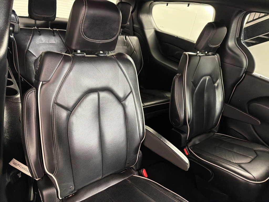 2018 Chrysler Pacifica Image 25