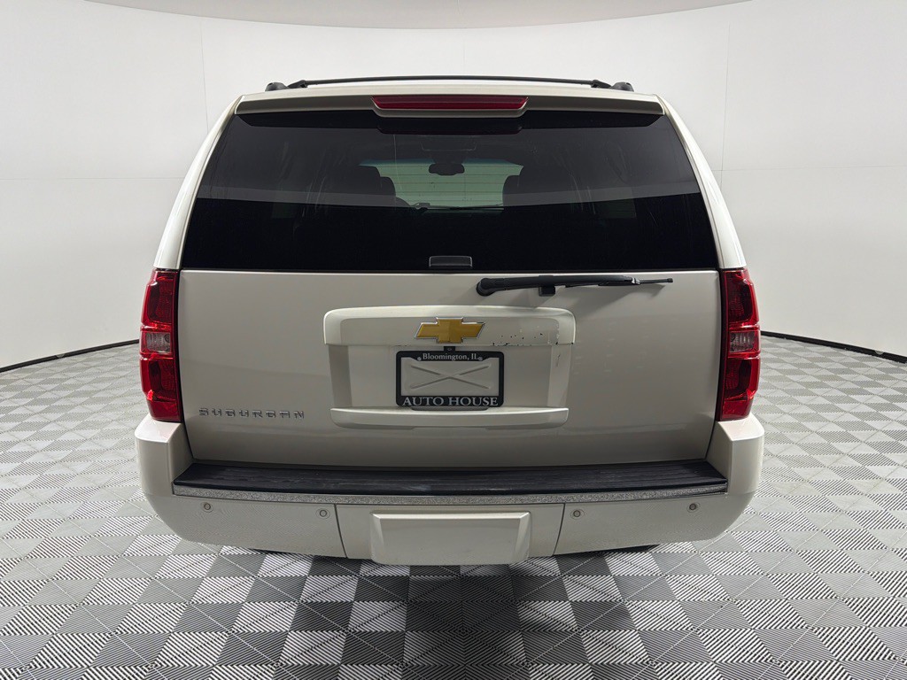 2014 Chevrolet Suburban Image 4