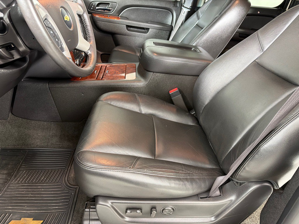 2014 Chevrolet Suburban Image 10