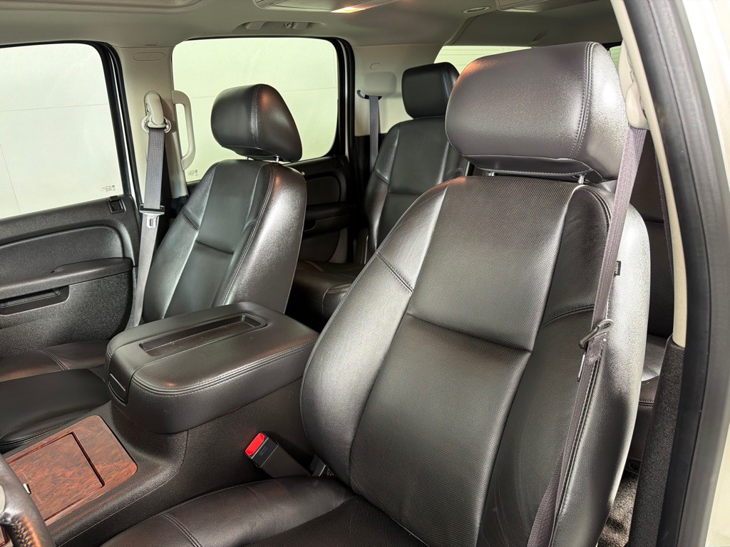 2014 Chevrolet Suburban Image 11
