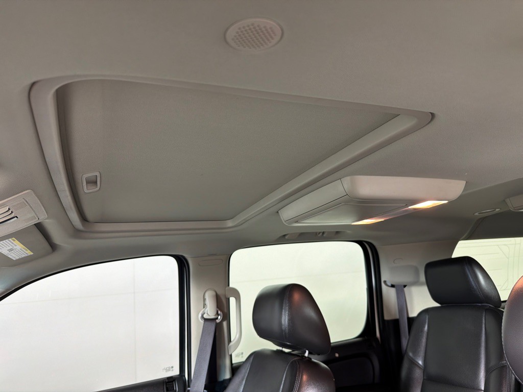 2014 Chevrolet Suburban Image 12