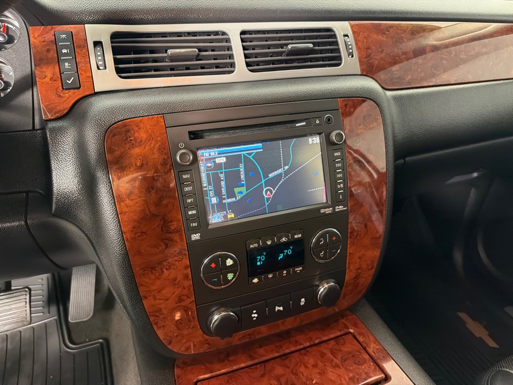 2014 Chevrolet Suburban Image 15