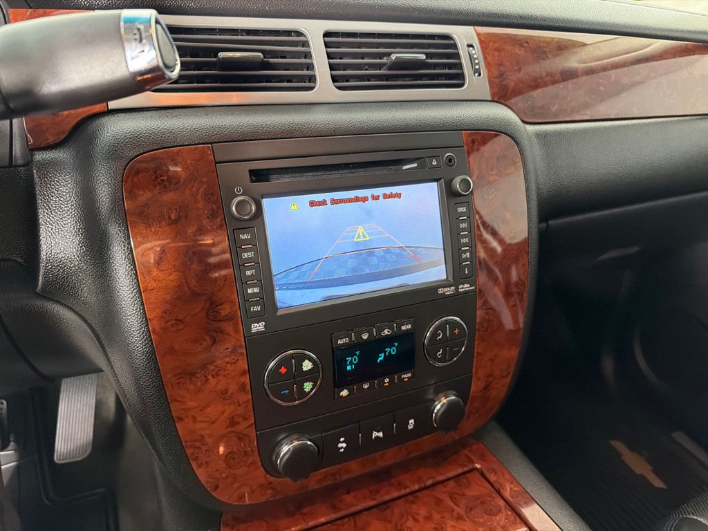 2014 Chevrolet Suburban Image 16