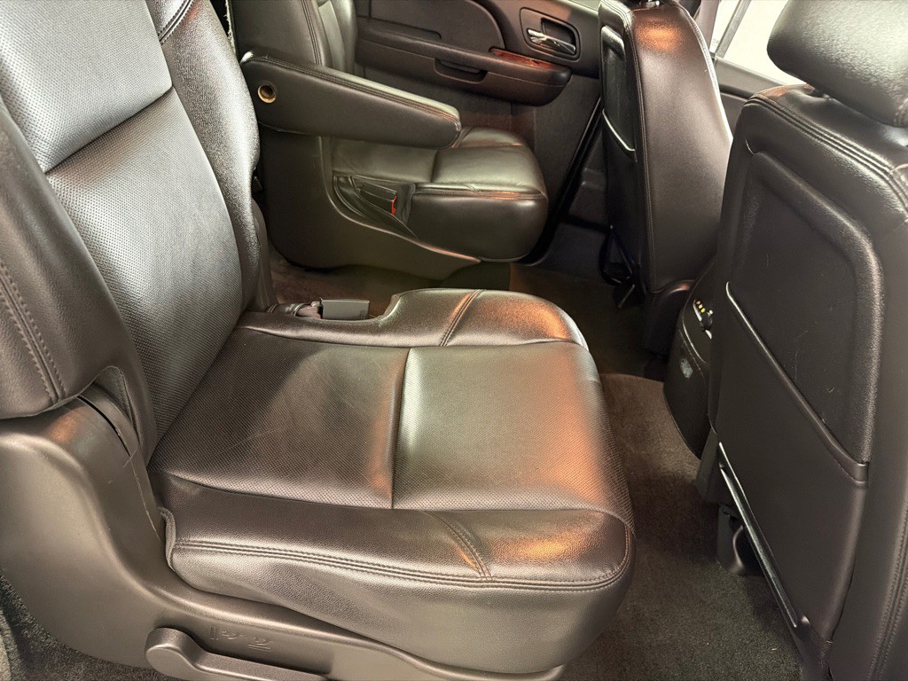 2014 Chevrolet Suburban Image 21