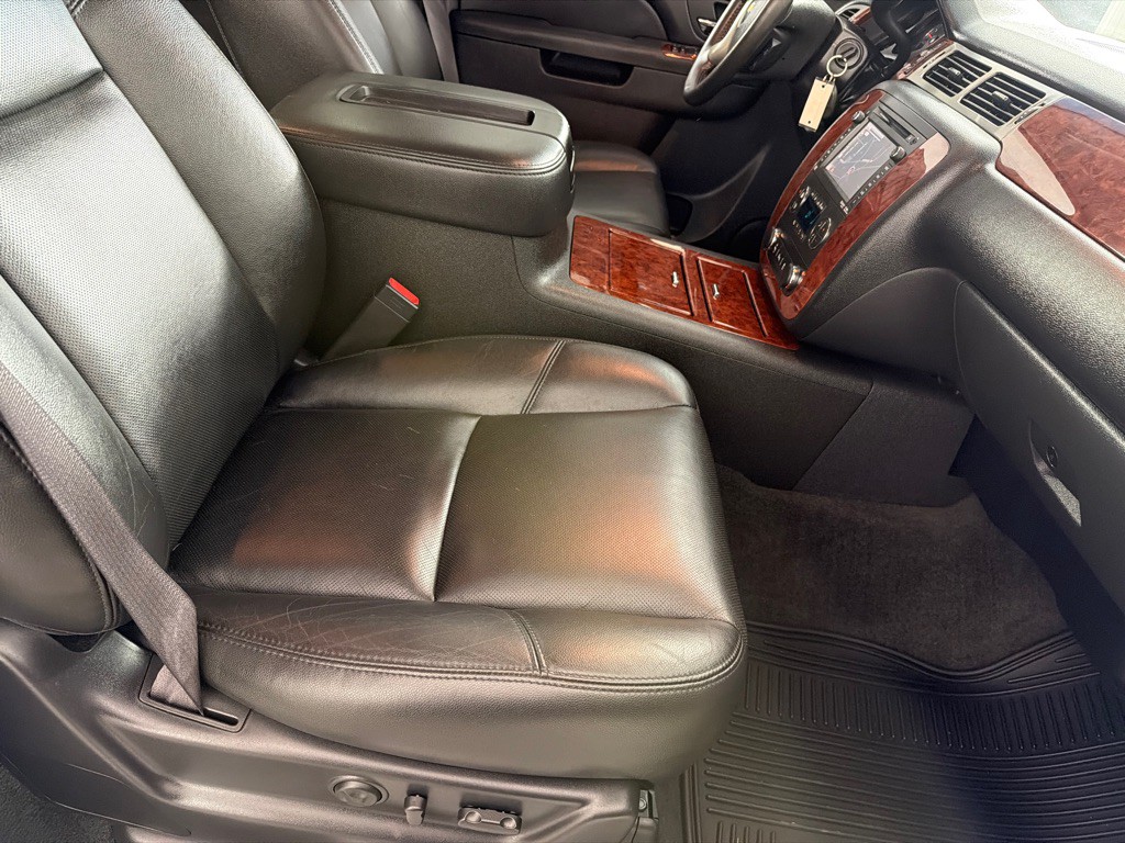 2014 Chevrolet Suburban Image 23