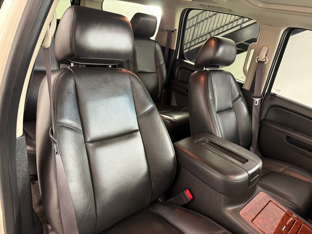2014 Chevrolet Suburban Image 24
