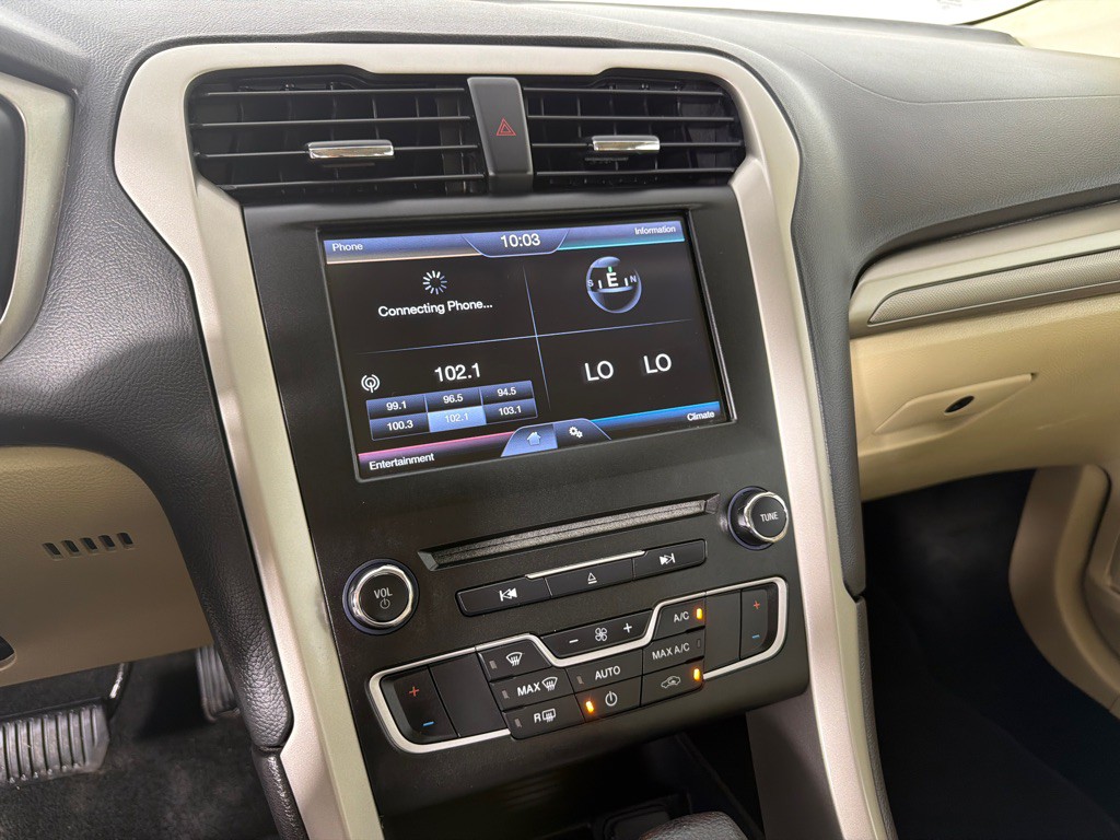 2016 Ford Fusion Image 11