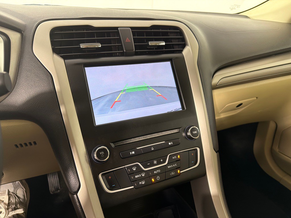2016 Ford Fusion Image 12