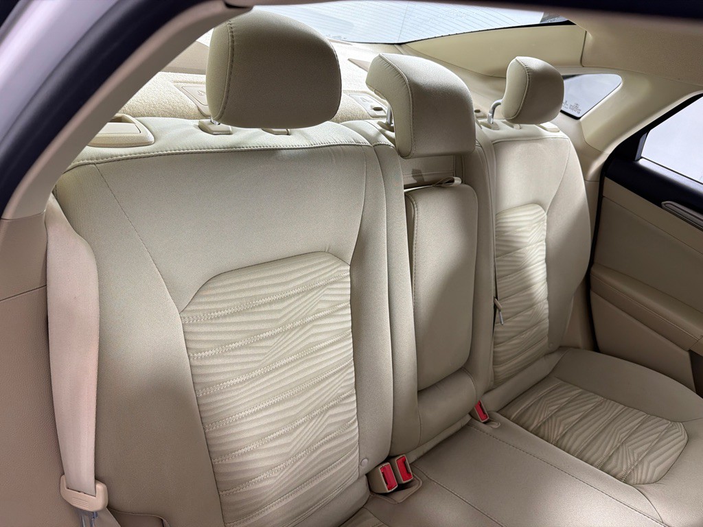 2016 Ford Fusion Image 17