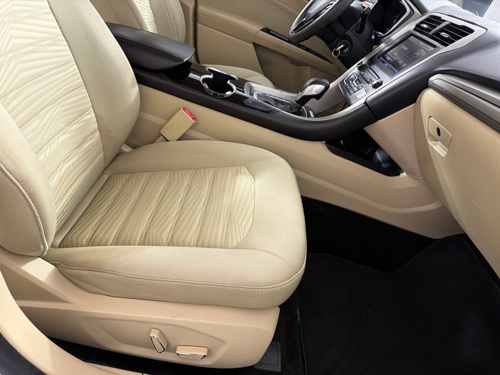 2016 Ford Fusion Image 18