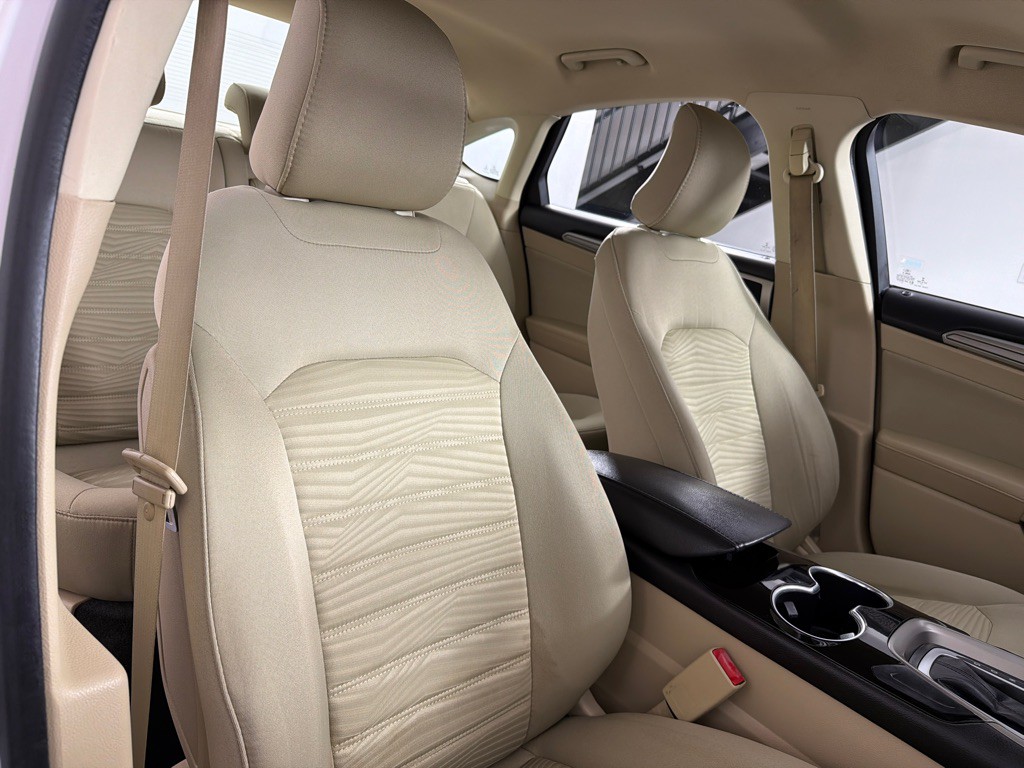 2016 Ford Fusion Image 19