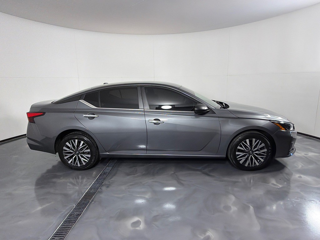 2024 Nissan Altima Image 4