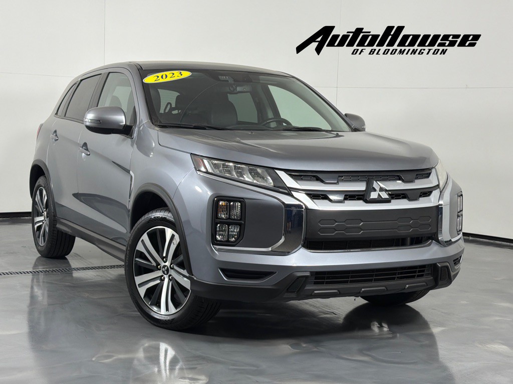 2023 Mitsubishi Outlander Image 1