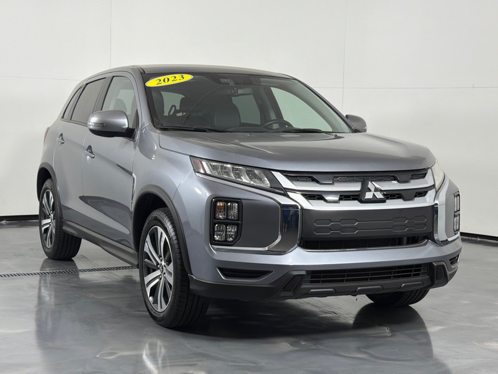 2023 Mitsubishi Outlander Image 3