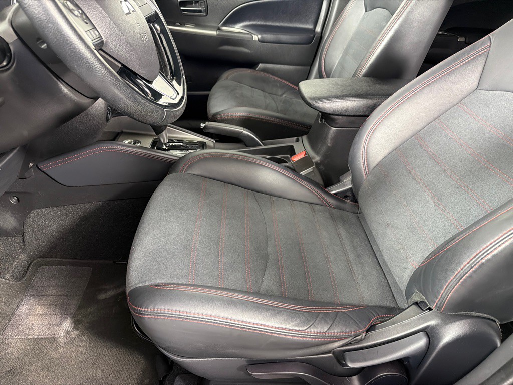 2023 Mitsubishi Outlander Image 11