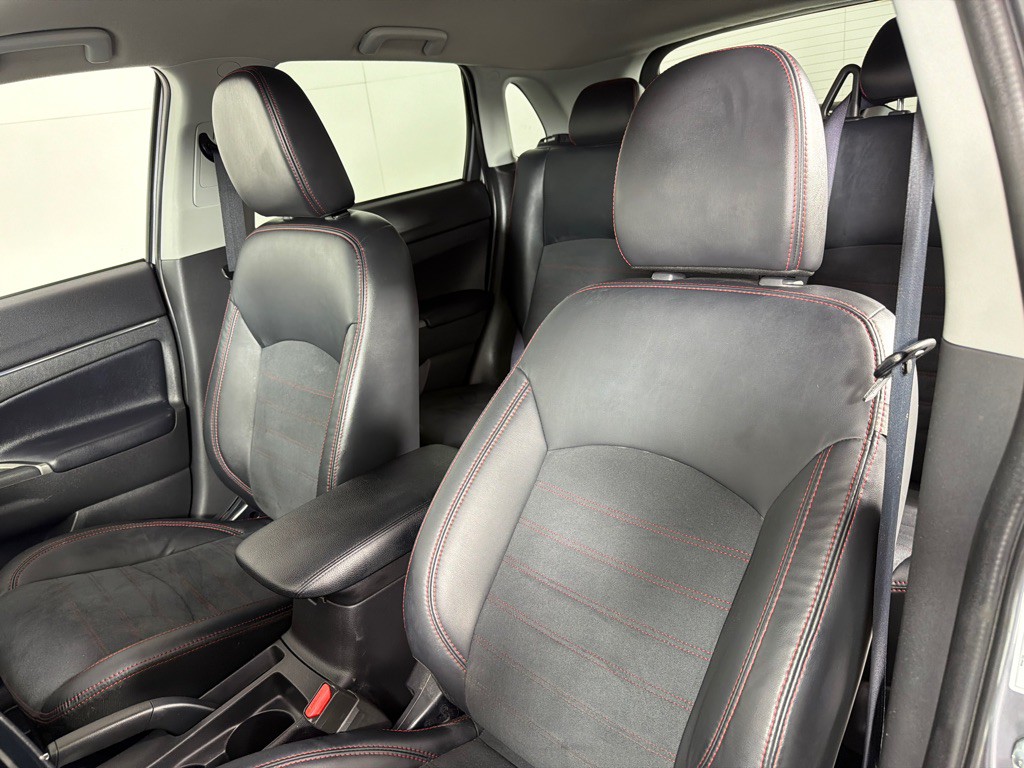 2023 Mitsubishi Outlander Image 12