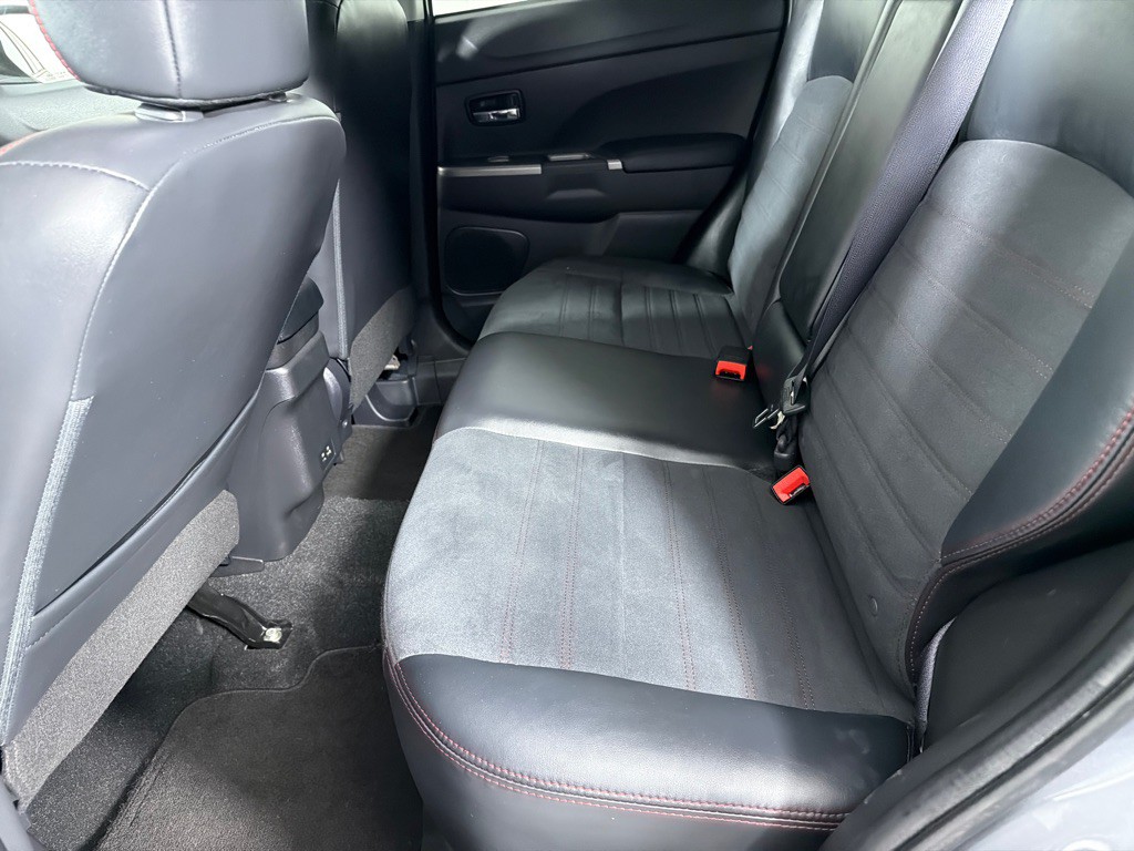 2023 Mitsubishi Outlander Image 17