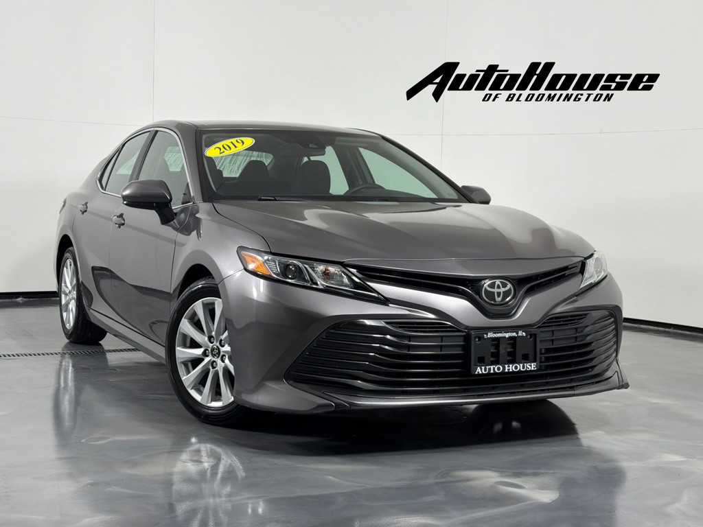 2019 Toyota Camry Image 1