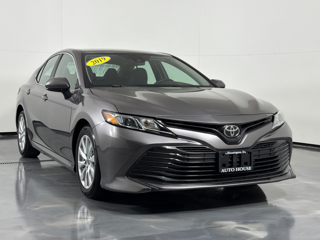 2019 Toyota Camry Image 3