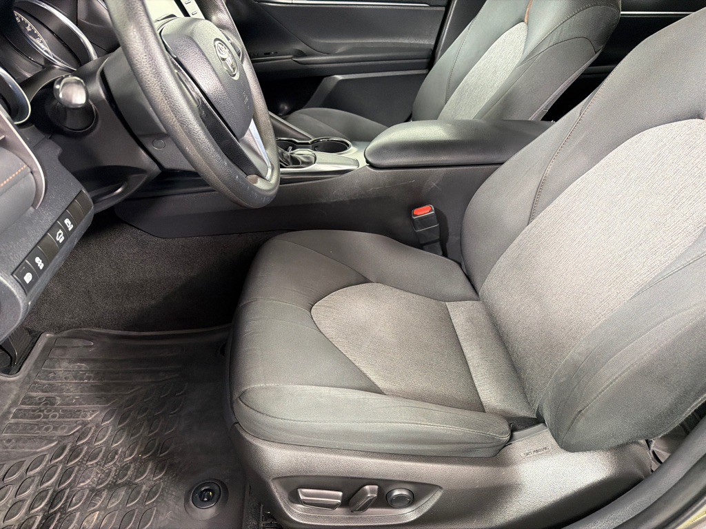 2019 Toyota Camry Image 9