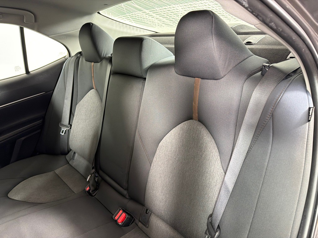 2019 Toyota Camry Image 16