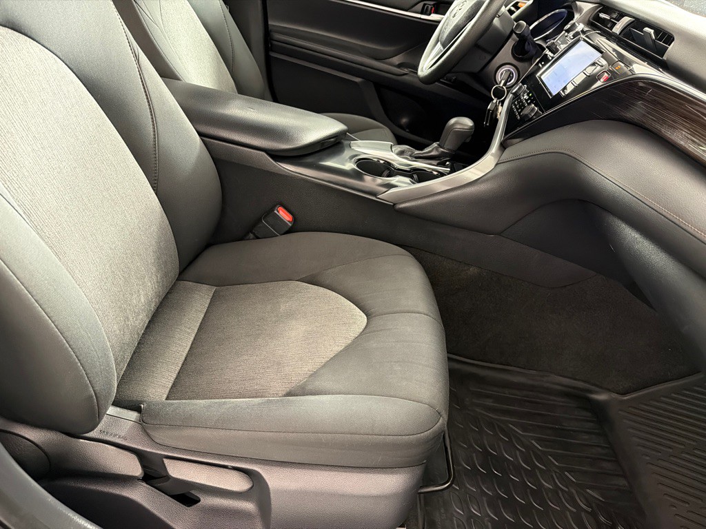 2019 Toyota Camry Image 19