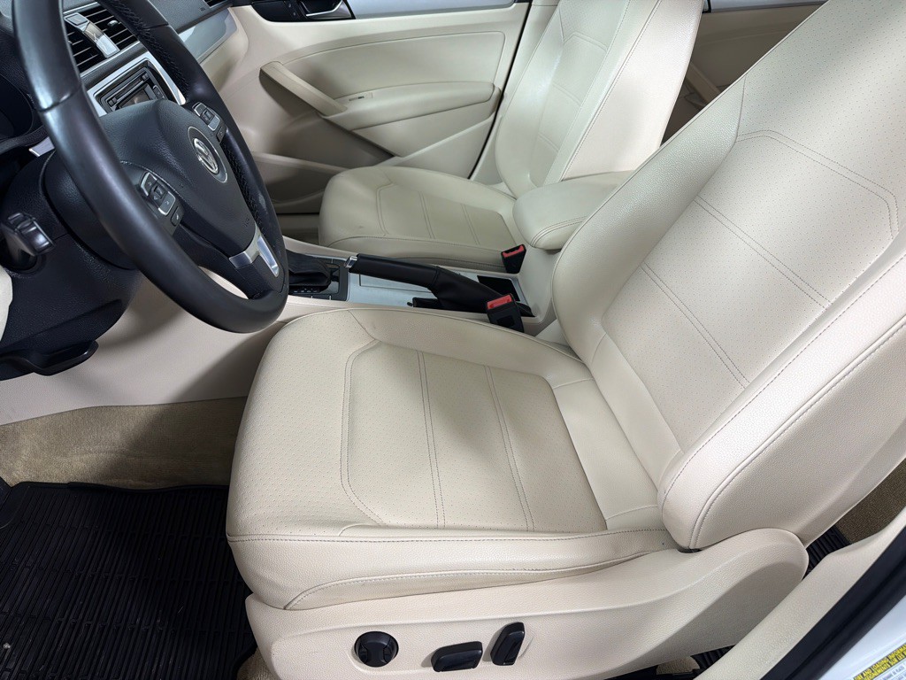 2012 Volkswagen Passat Image 12